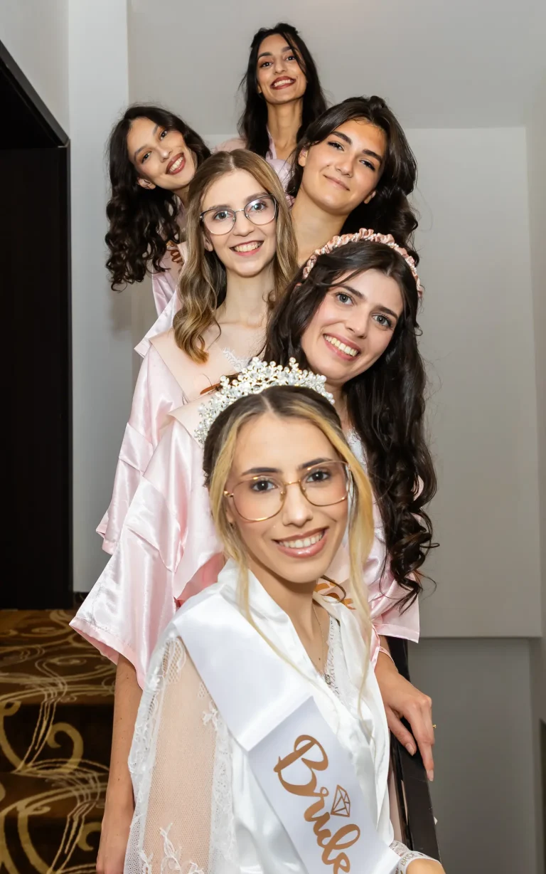 Mireasa cu domnișoarele de onoare, portret de grup